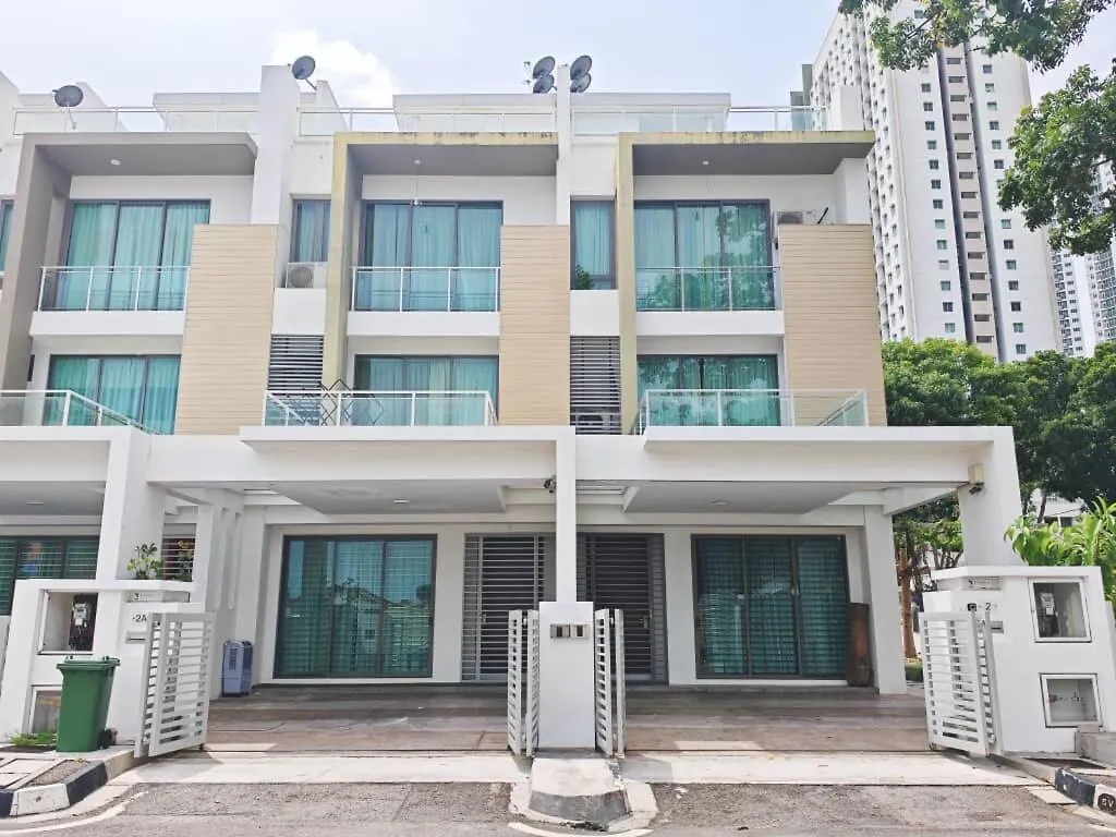 2 Spacious Lupsxury Conor Villa Garden Parking Group Family Gathering Wedding Gelugor Holiday home